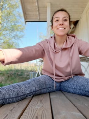 Chusa Cuendias practicando Yoga en Boras, abril 2019